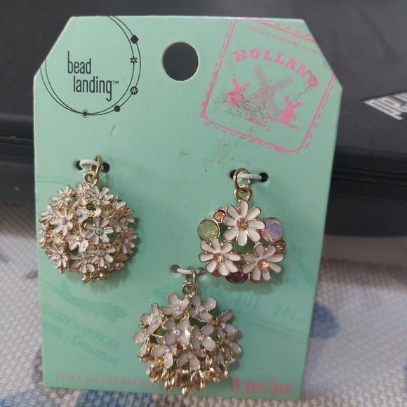 Vintage Antique Mini Frame and 3 Flower Bead Landing Flower Pendants Bag Charms - Picture 5 of 5